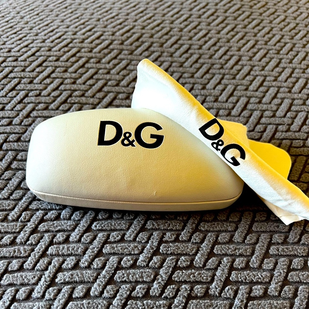 Dolce & Gabbana glasses case with cleaning cloth